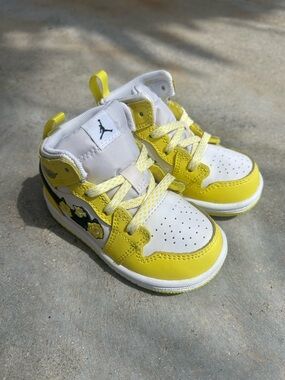 Jordan Toddler Yellow & White High-Top Sneakers with Floral Detail